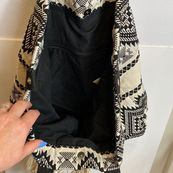 Woven Tribal Boho Style Tote Bag With Tassels - Picture 6 of 13